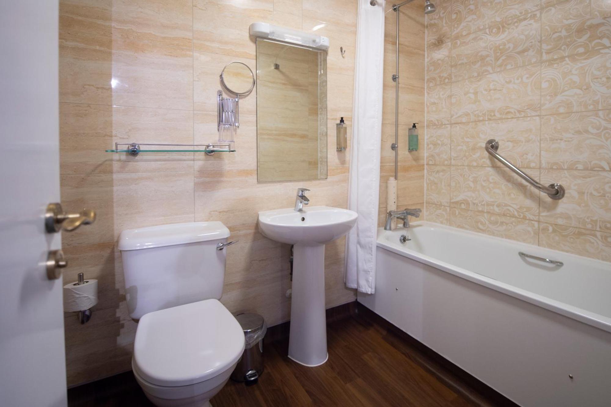 Cabot Court Wetherspoon 4*