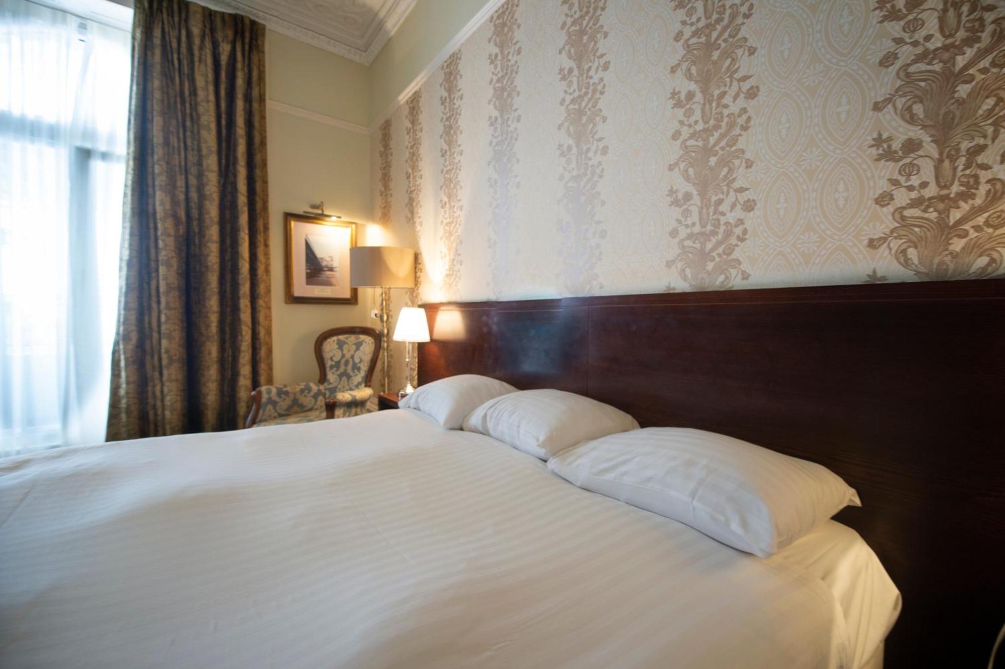 Cabot Court Wetherspoon Hotel 4*
