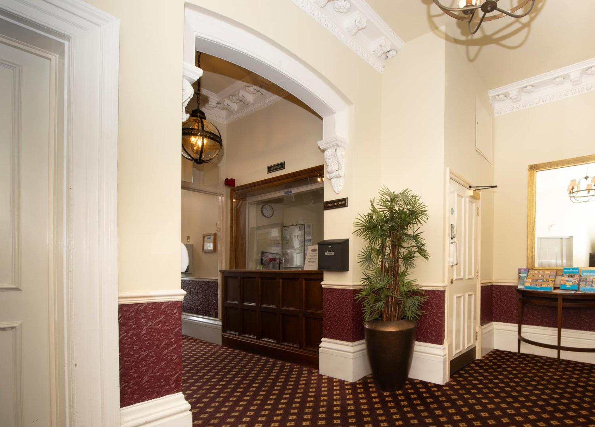 Cabot Court Wetherspoon Hotel 4*